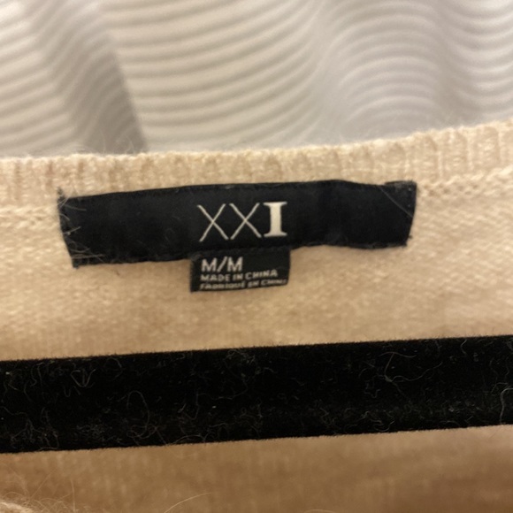 Beige Vintage Like Sweater - Picture 7 of 8